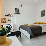 Charming Apt Old Town & Jewish District, Quiet Neighborhood