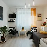 Charming Apt Old Town & Jewish District, Quiet Neighborhood